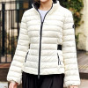 Moncler 베레리 핏 앤 플레어 숏 다운 재킷