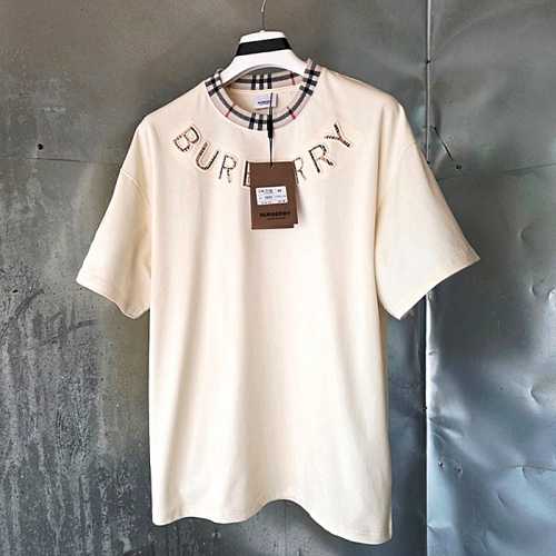 BURBERRY 체크엠보 로고 티셔츠