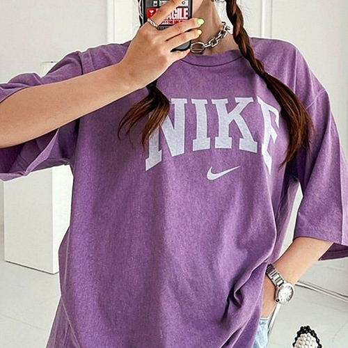NIKE 피그먼트 스우시 반팔 티셔츠