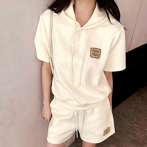 MIUMIU 패치 후드 반바지 셋업 SET