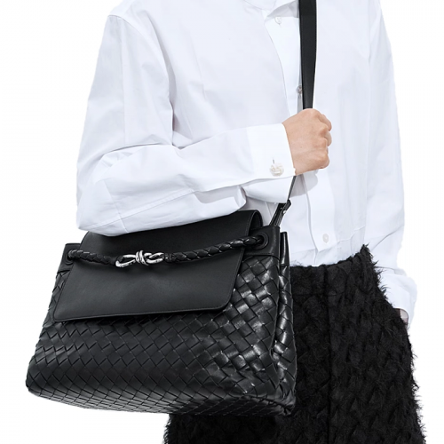 BOTTEGA VENETA 미디엄 안디아모 메신저 백