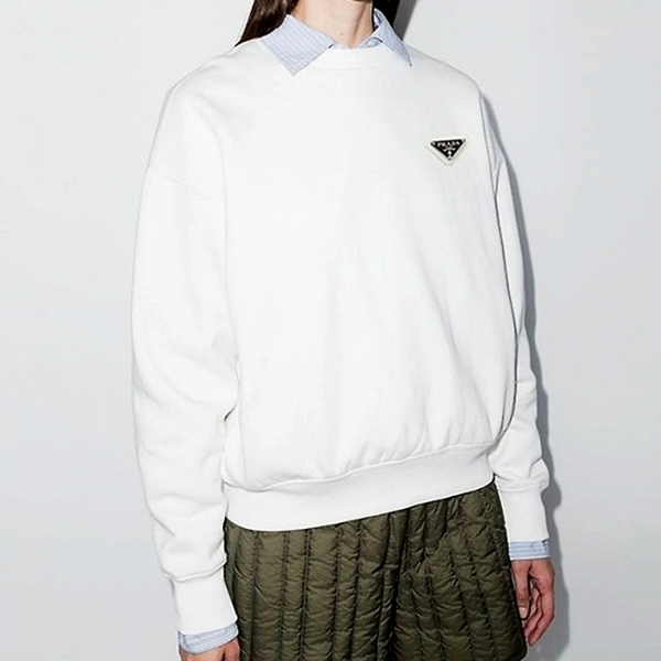 PRADA 배색 플레이트 맨투맨