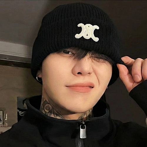 CELINE 오리지날 시그니처 로고 비니