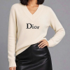 DIOR 브이넥 로고 자수 니트 스웨터